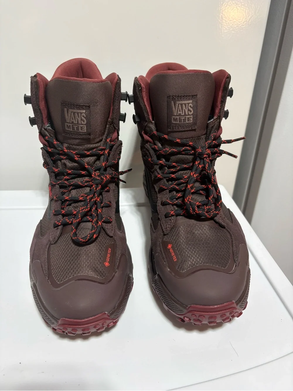 Hiking Boots New Men’s Size 11. Vans Crestline MTX, Brown.